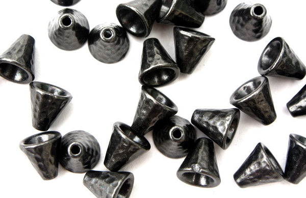 Small Hammered Black Cone (Tieracast)