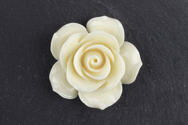Kerrie Berrie UK Plastic Acrylic Floral Flower Beads for Costume Jewellery Making