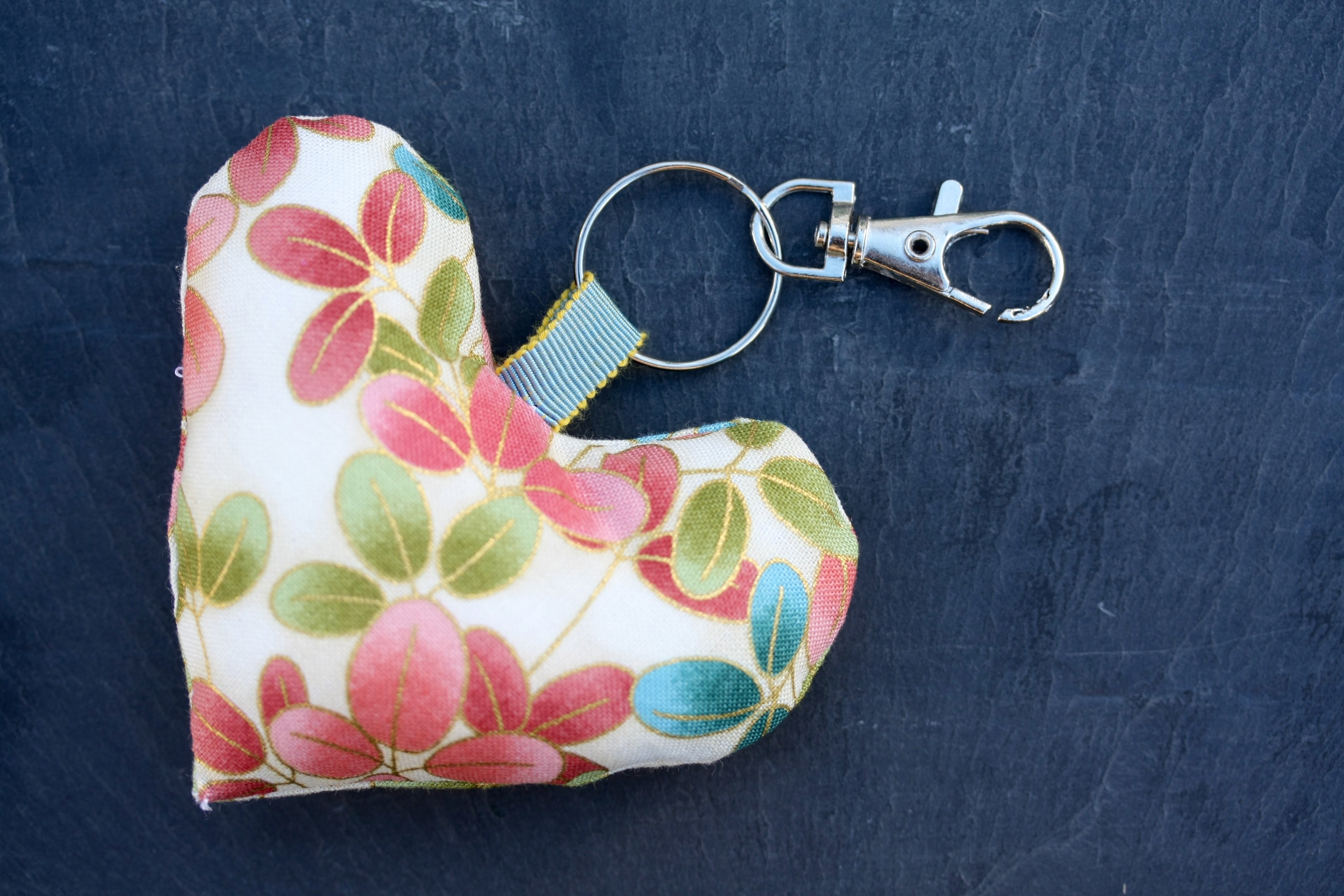 Pink and Green Leaf Handmade Heart Bag Charms – KerrieBerrie Beads