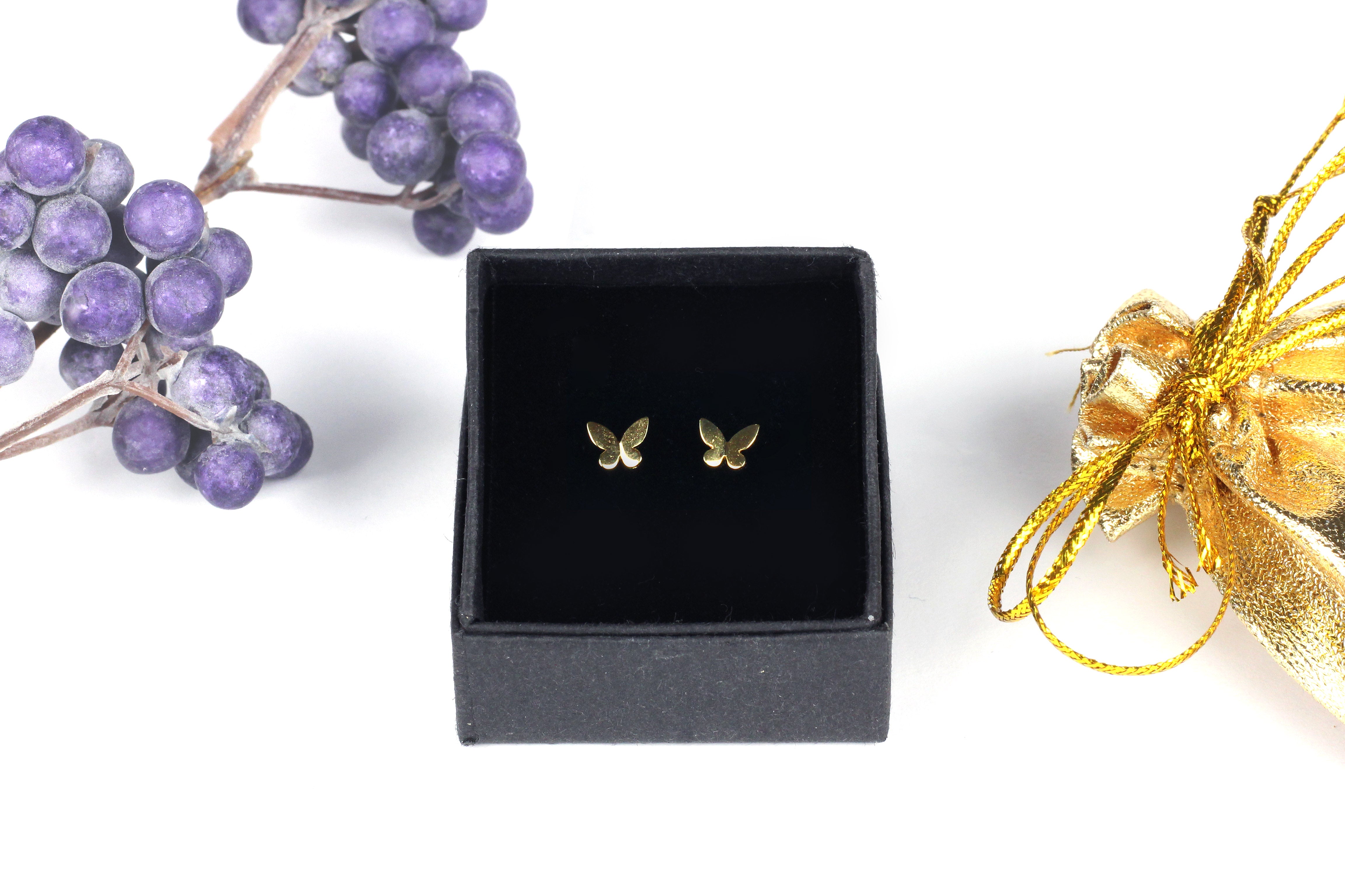 Stud earrings real sale
